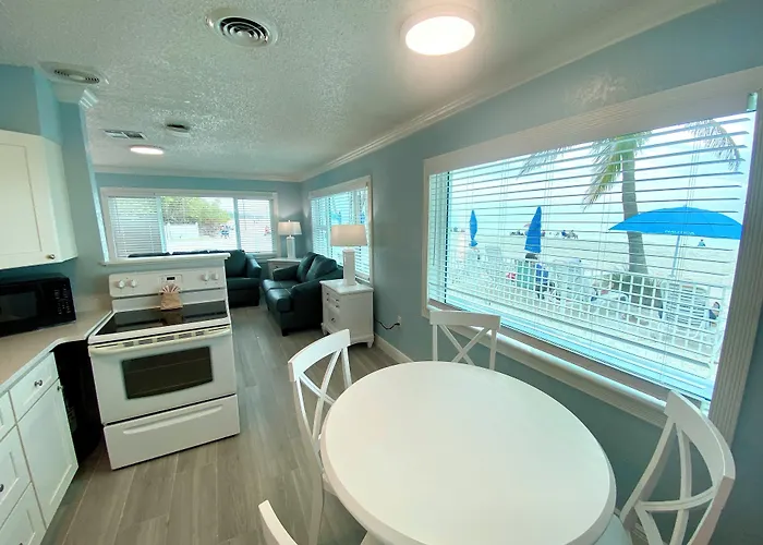 Tropical Breeze Beach Club Anna Maria